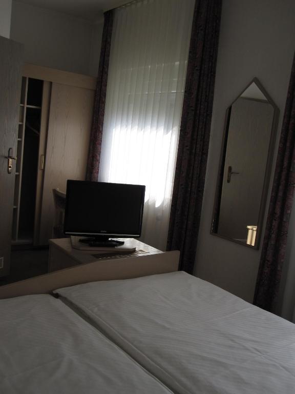 Hotel Maifelder Hof 3*